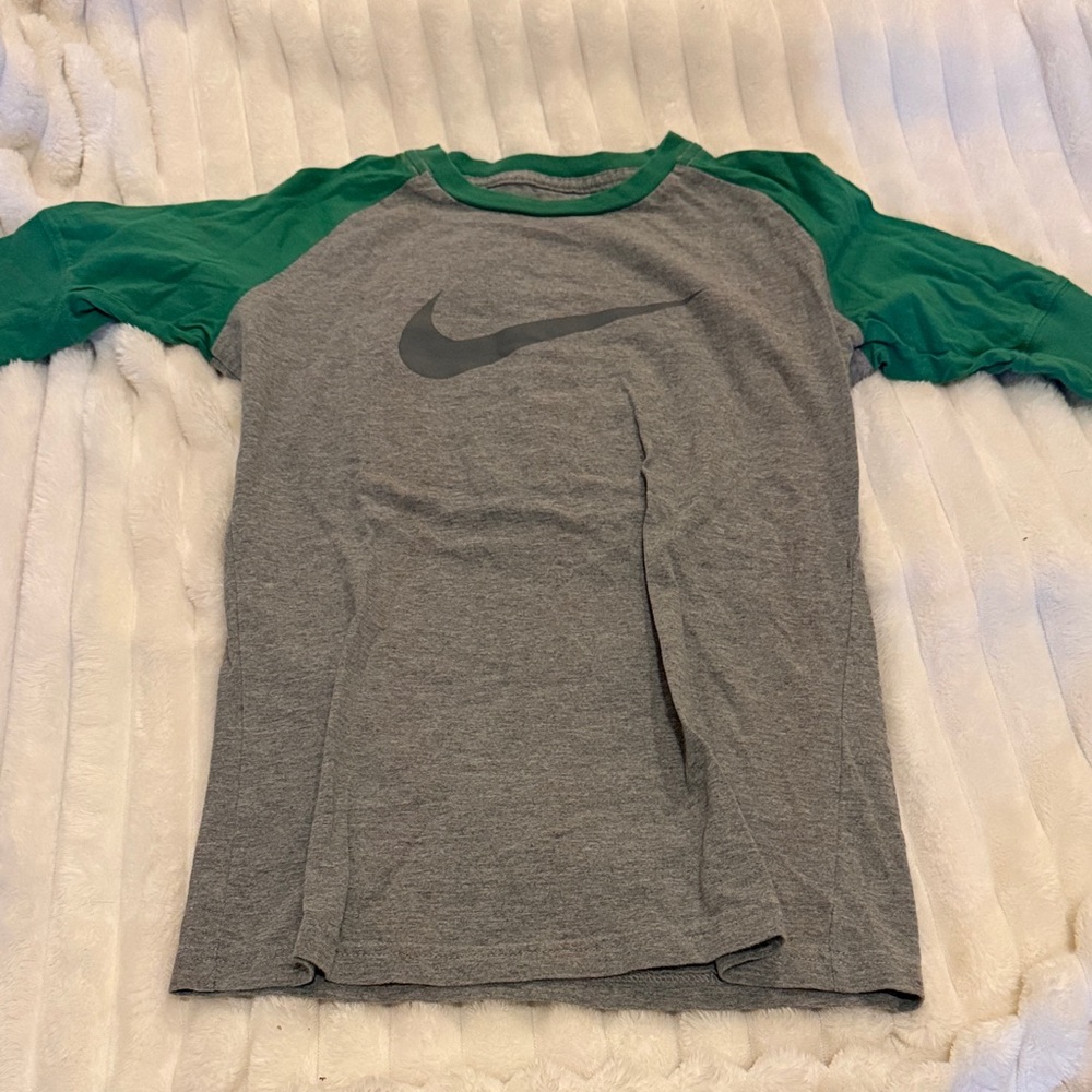Nike Gray and Green Baseball Tee - Picture 2 of 5